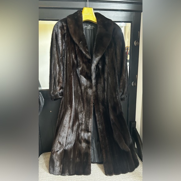 Flemingron Furs Mink Coat. 3/4 length. - Picture 2 of 3